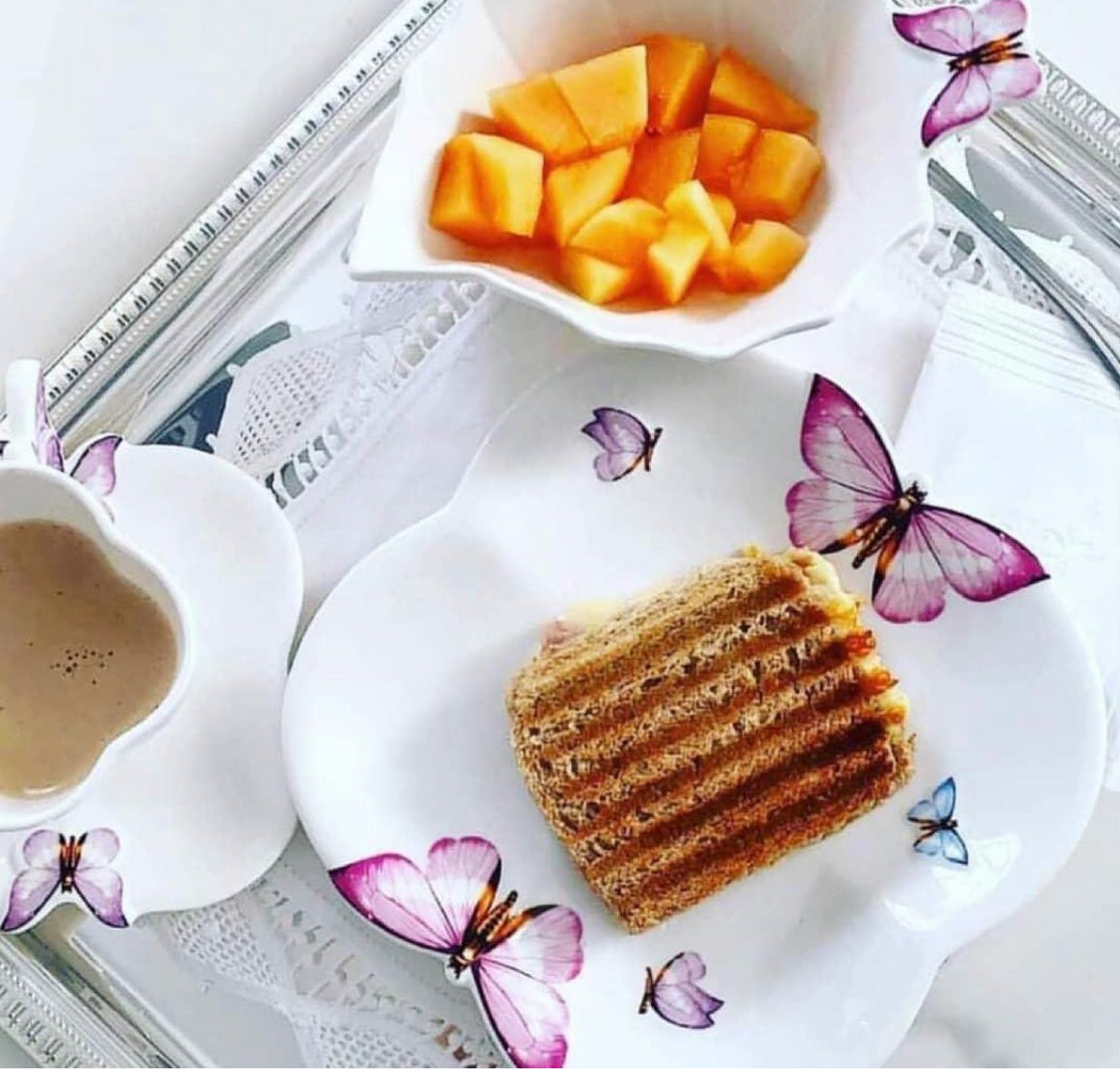 Xícara com pires em Porcelana Borboletas