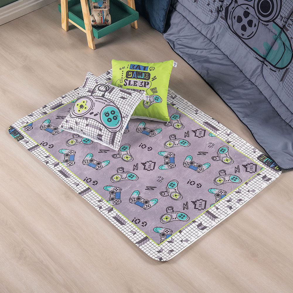 Kit Tapete Estampado Com Capas de Almofadas 3 Peças Game Juvenil