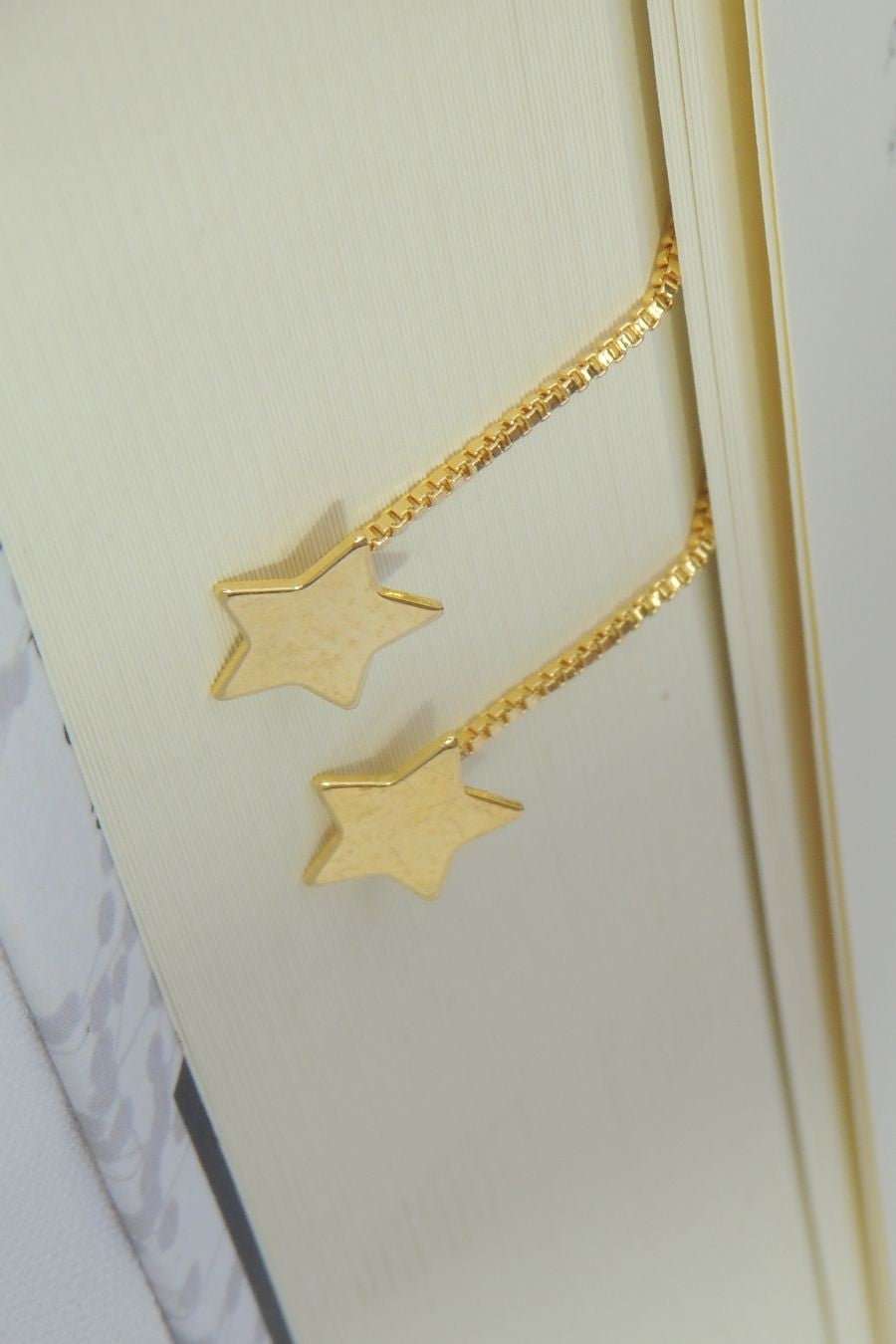 Brinco de Fio Com Estrela