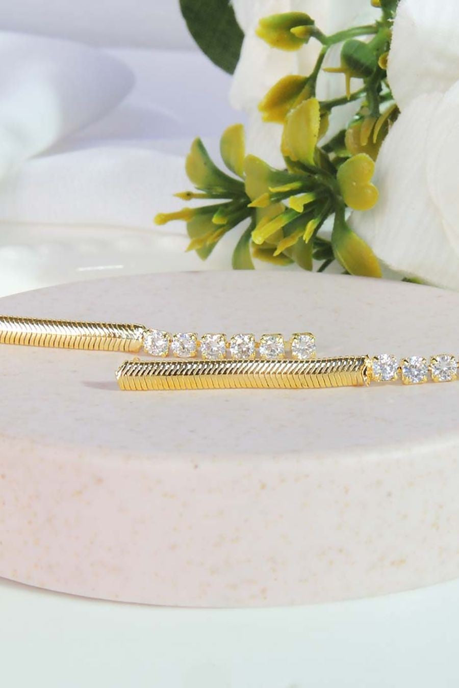 Brinco de Fita com Zircônias na Ponta Banhado em Ouro 18k (BR0248)
