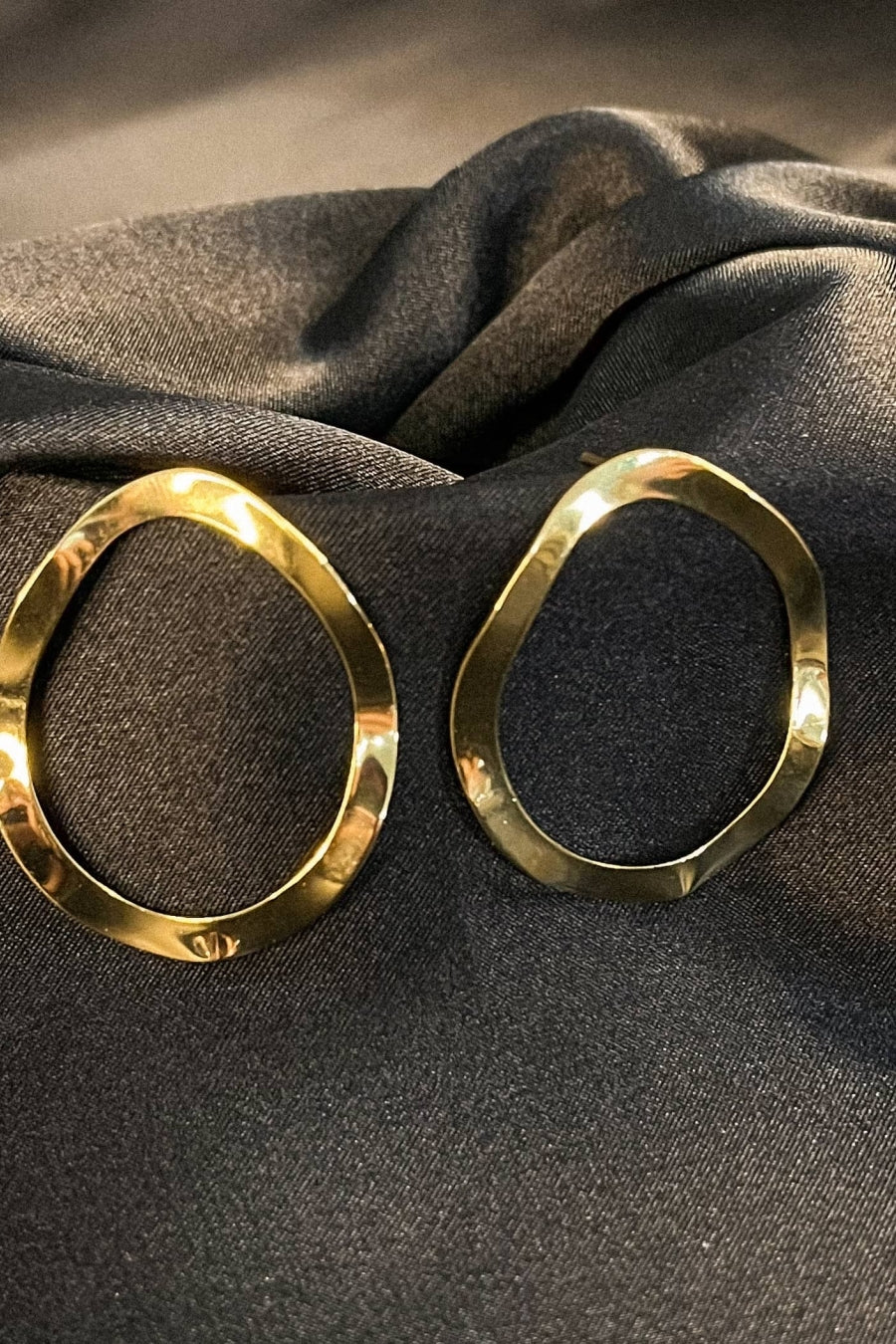 Brinco Oval Ondulado