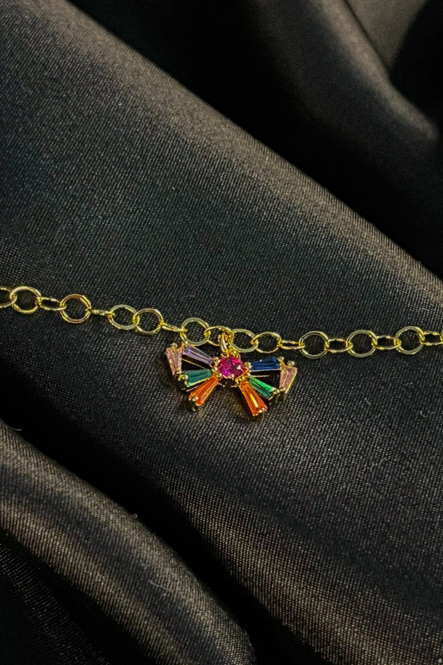 Pulseira Com Laço De Zircônias Coloridas