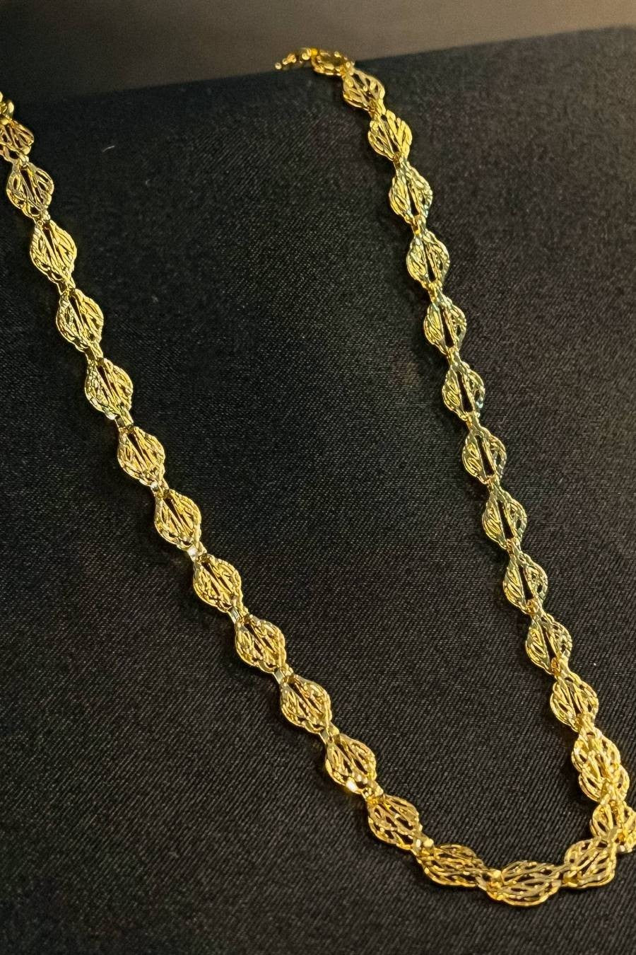 Choker com Folhas