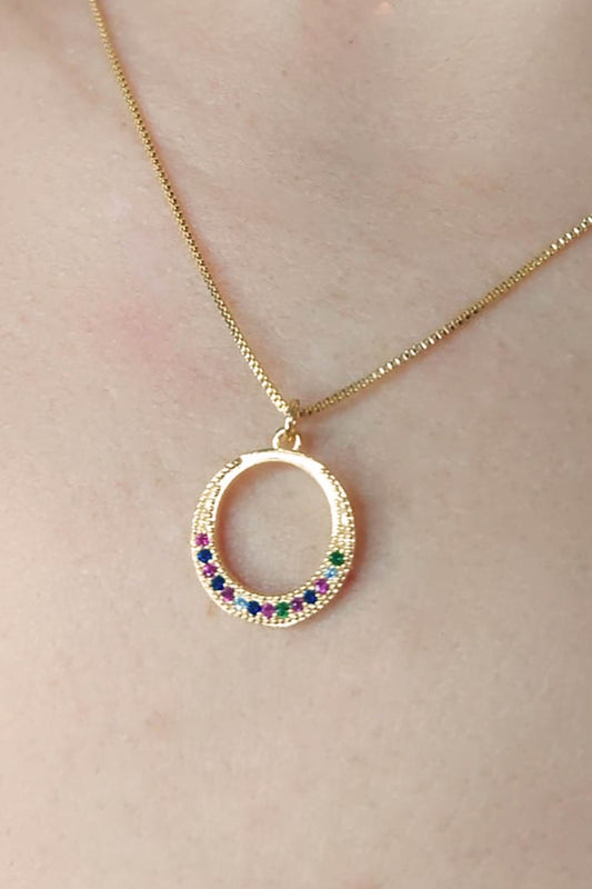 Colar de Circulo com Metade em Zircônia Colorida Banhado em Ouro 18k (CL0108)